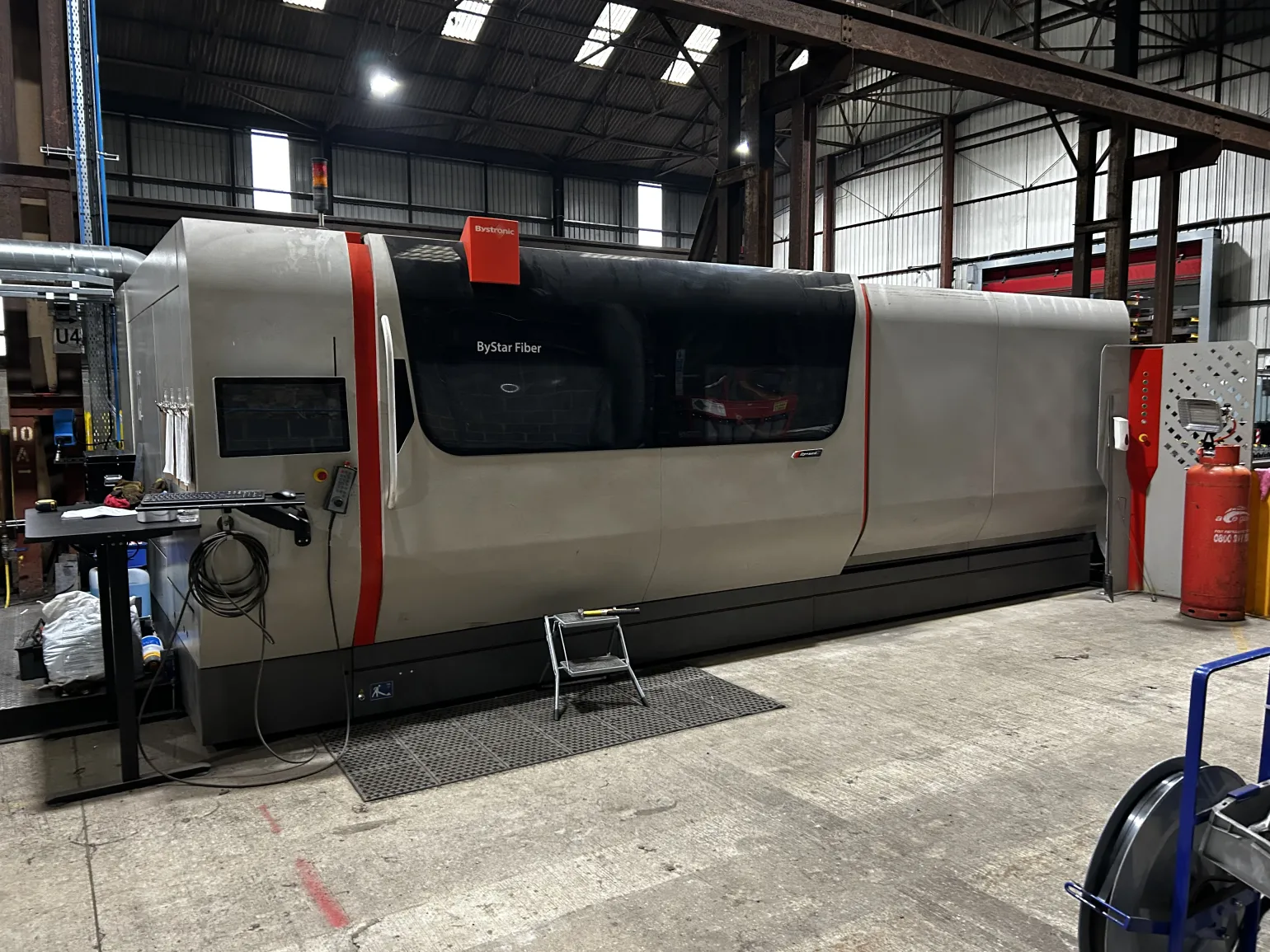 Combining flexibility, precision, and speed, the Bystronic Bystar Fiber machine is at the centre of our laser profiling services. This machine uses Fiber laser technology to emit a concentrated beam of light that can cut through metals quickly and accurately. The Bystronic Bystar Fiber is particularly effective for producing complex components with intricate details, even when producing high volumes of laser profiles.
